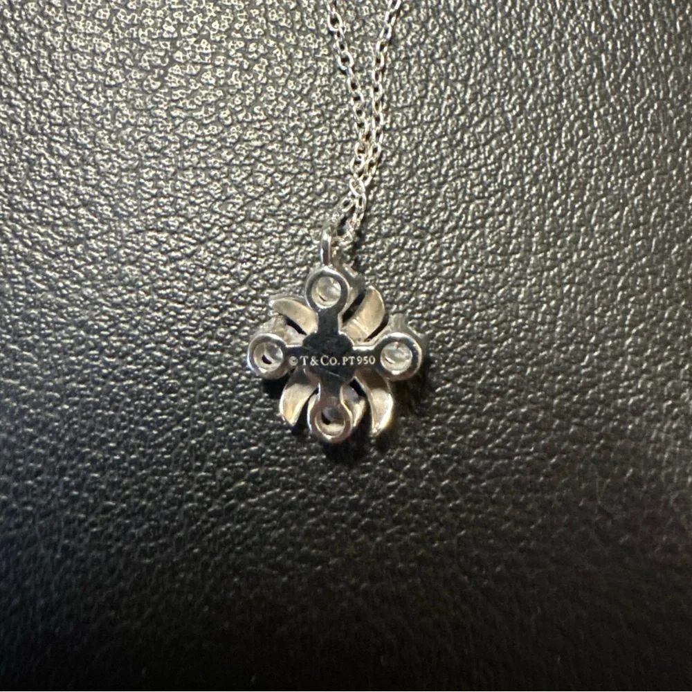 Tiffany Lynn pendant necklace in Platinum & Diamond. Sold private sale - Picture 3 of 6